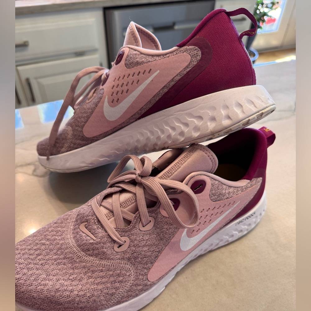 Women’s Nike Legend React, Size 12, Mauve and Berry